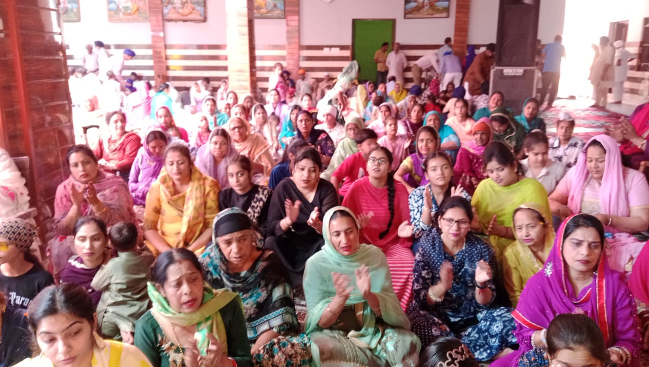 ਰੱਕੜਾਂ ਢਾਹਾਂ ਵਿਖੇ ਵਿਸ਼ਾਲ ਭੰਡਾਰਾ ਤੇ ਬਾਬਾ ਜੀ ਦੀ ਚੌਂਕੀ ਕਰਵਾਈ।